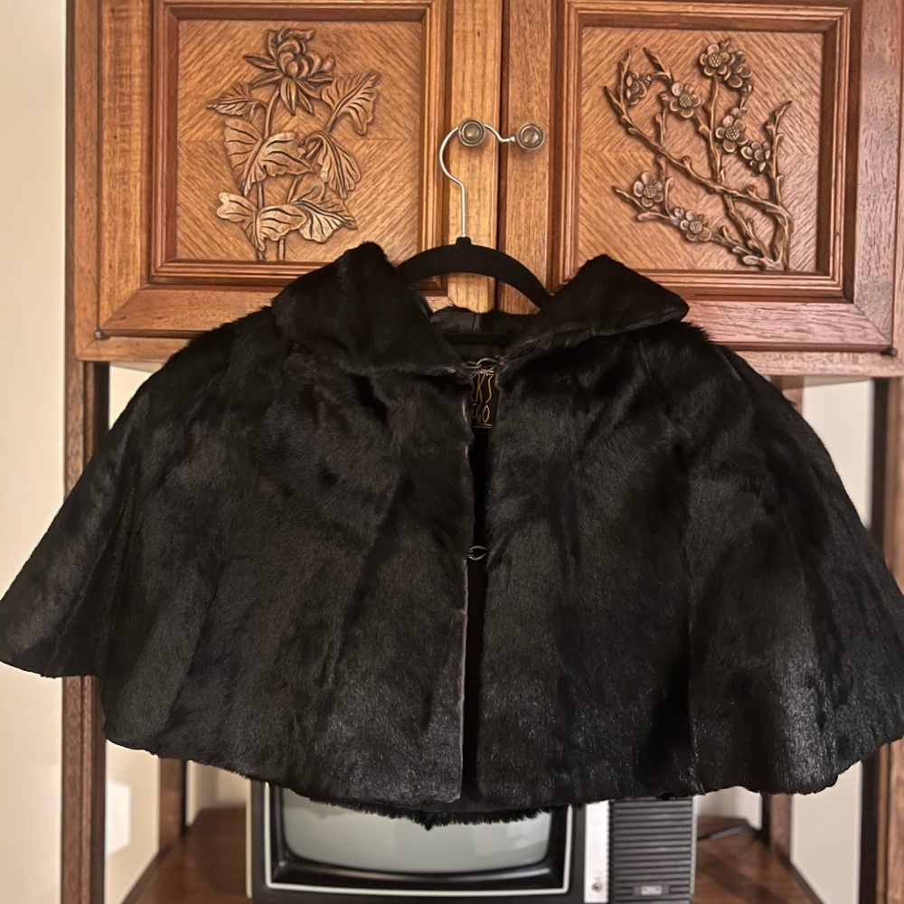 SOLD- Vintage 1930’s Huneck’s San Diego real fur Capelet